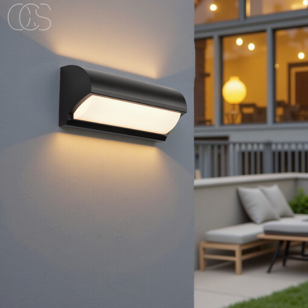 Applique murale LED noire étanche IP65 pour intérieur et extérieur avec éclairage blanc chaud 3000 K design moderne | Koossa