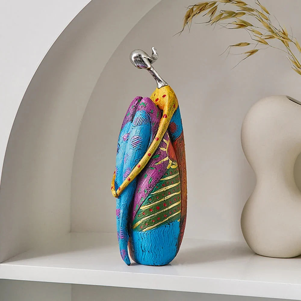 Statuette féminine abstraite en résine peinte à la main pour décoration intérieure moderne et colorée | Koossa