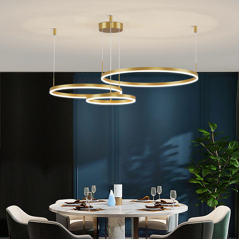 Suspension LED anneaux métalliques dorés, noirs ou café pour salle à manger, salon et chambre moderne | Koossa