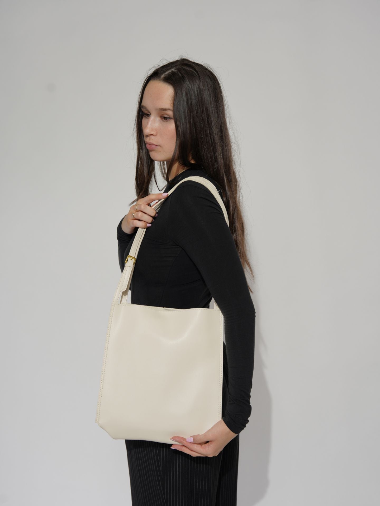 Structured Leather Shoulder Bag with Adjustable Strap and Secure Divider | Koossa