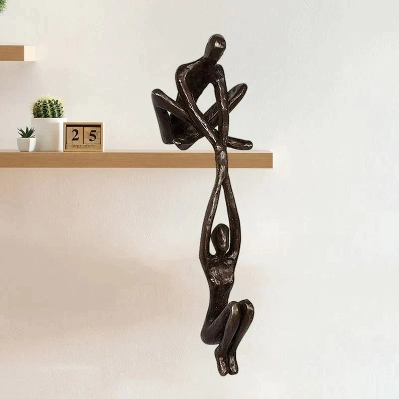 Sculpture Couple en Équilibre Résine Noir Bronze Décor Amour Harmonie Salon Bureau Design Moderne Élégant | Koossa