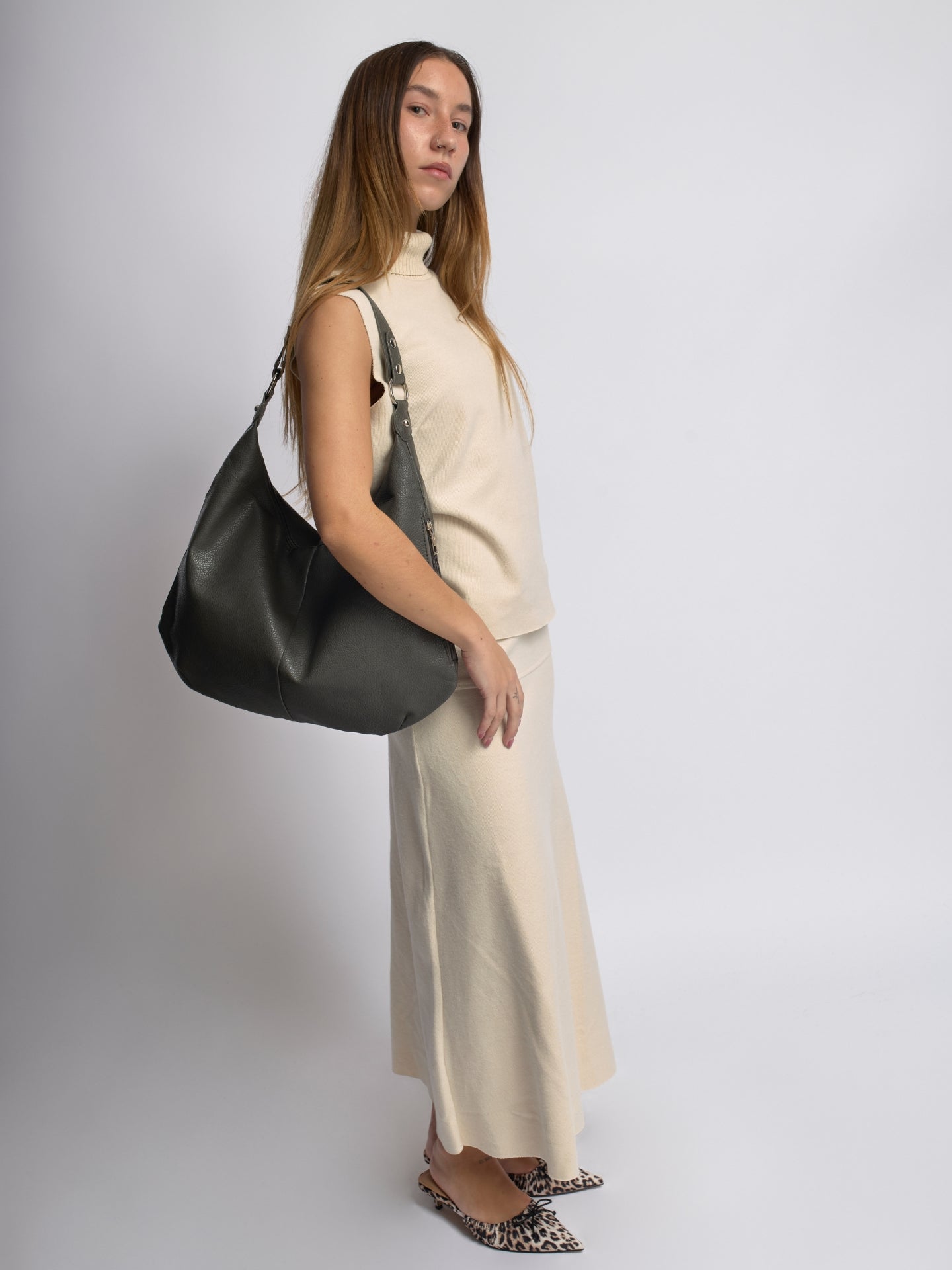 Slouchy Hobo Bag in Vegan Leather with Metal Ring Details – Spacious Everyday Shoulder Bag with Zip Compartments | Koossa