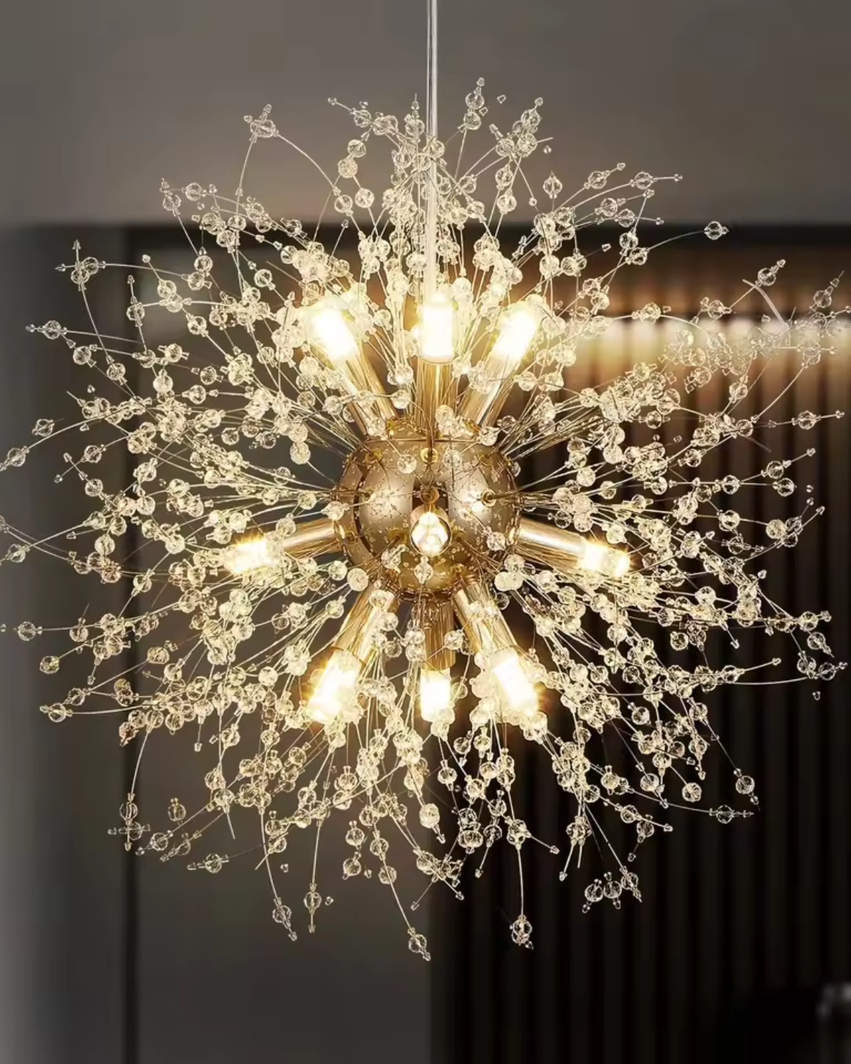 Lustre étoilé en métal doré ou argenté pour salon et salle à manger contemporains luminaire suspendu design | Koossa