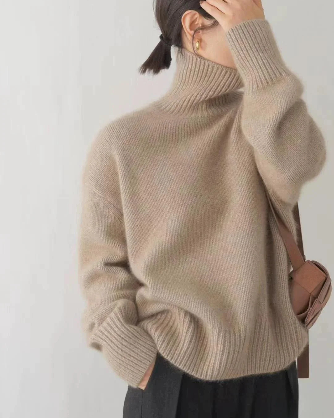 Women's Relaxed-Fit Turtleneck Jumper in Soft Knit | Everyday Layering Piece for Spring and Autumn | Koossa