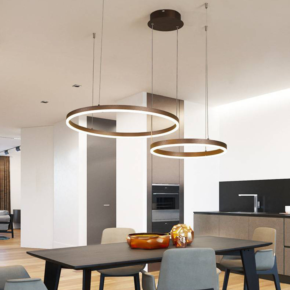 Suspension LED anneaux métalliques dorés, noirs ou café pour salle à manger, salon et chambre moderne | Koossa