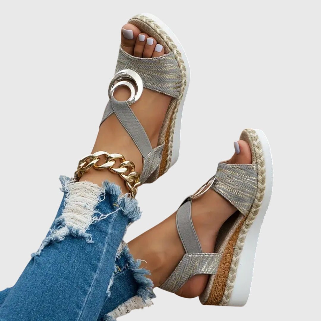 Women's Cushioned Buckle Strap Sandals in Textured Layered Design for Everyday Summer Comfort and Relaxed Warm-Weather Styling | Koossa