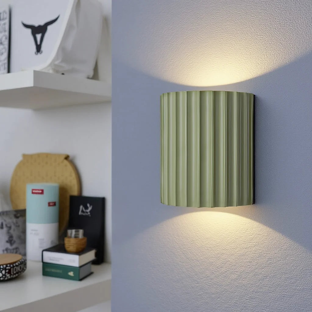 Applique murale LED minimaliste double flux lumineux haut bas résine texturée blanc gris vert orange moderne | Koossa