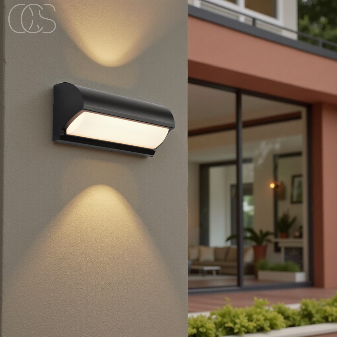 Applique murale LED noire étanche IP65 pour intérieur et extérieur avec éclairage blanc chaud 3000 K design moderne | Koossa