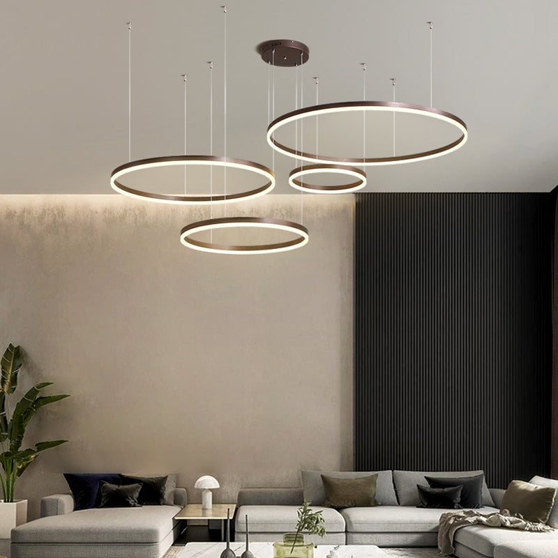 Suspension LED anneaux métalliques dorés, noirs ou café pour salle à manger, salon et chambre moderne | Koossa