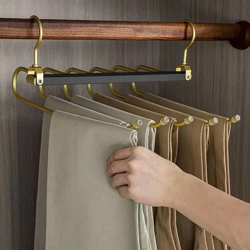 Cintre porte-pantalons pivotant en aluminium doré pour 6 pantalons avec barres antidérapantes gain de place | Koossa