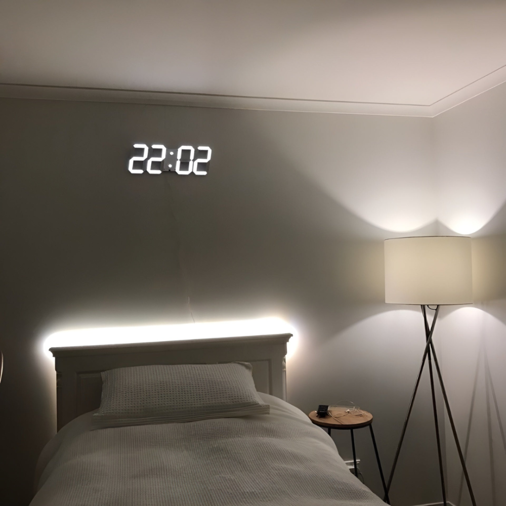 Horloge Murale LED 3D Grand Affichage Lumineux Intensité Réglable Mode Nuit Décoration Moderne Intérieure | Koossa