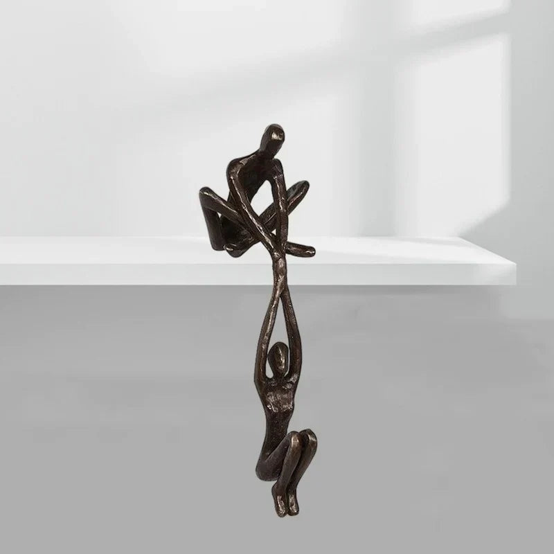 Sculpture Couple en Équilibre Résine Noir Bronze Décor Amour Harmonie Salon Bureau Design Moderne Élégant | Koossa