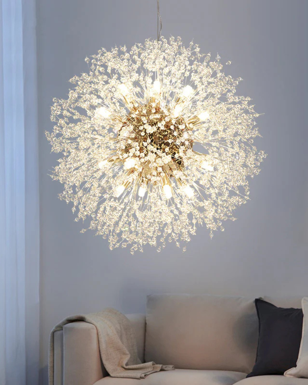 Lustre étoilé en métal doré ou argenté pour salon et salle à manger contemporains luminaire suspendu design | Koossa