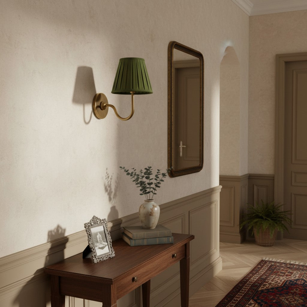 Applique murale élégante à abat-jour plissé en tissu – Éclairage classique et raffiné pour chambre et salon | Koossa