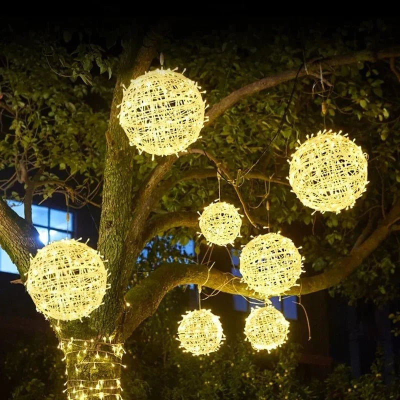 Sphère lumineuse LED étanche 20 cm IP65 blanc chaud pour jardin et terrasse éclairage décoratif extérieur | Koossa