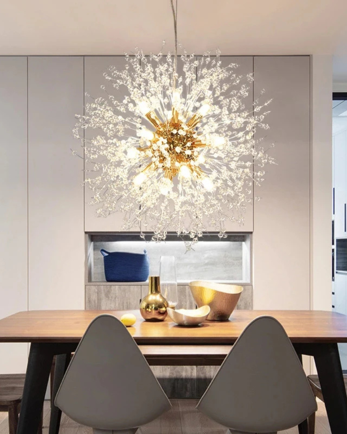 Lustre étoilé en métal doré ou argenté pour salon et salle à manger contemporains luminaire suspendu design | Koossa