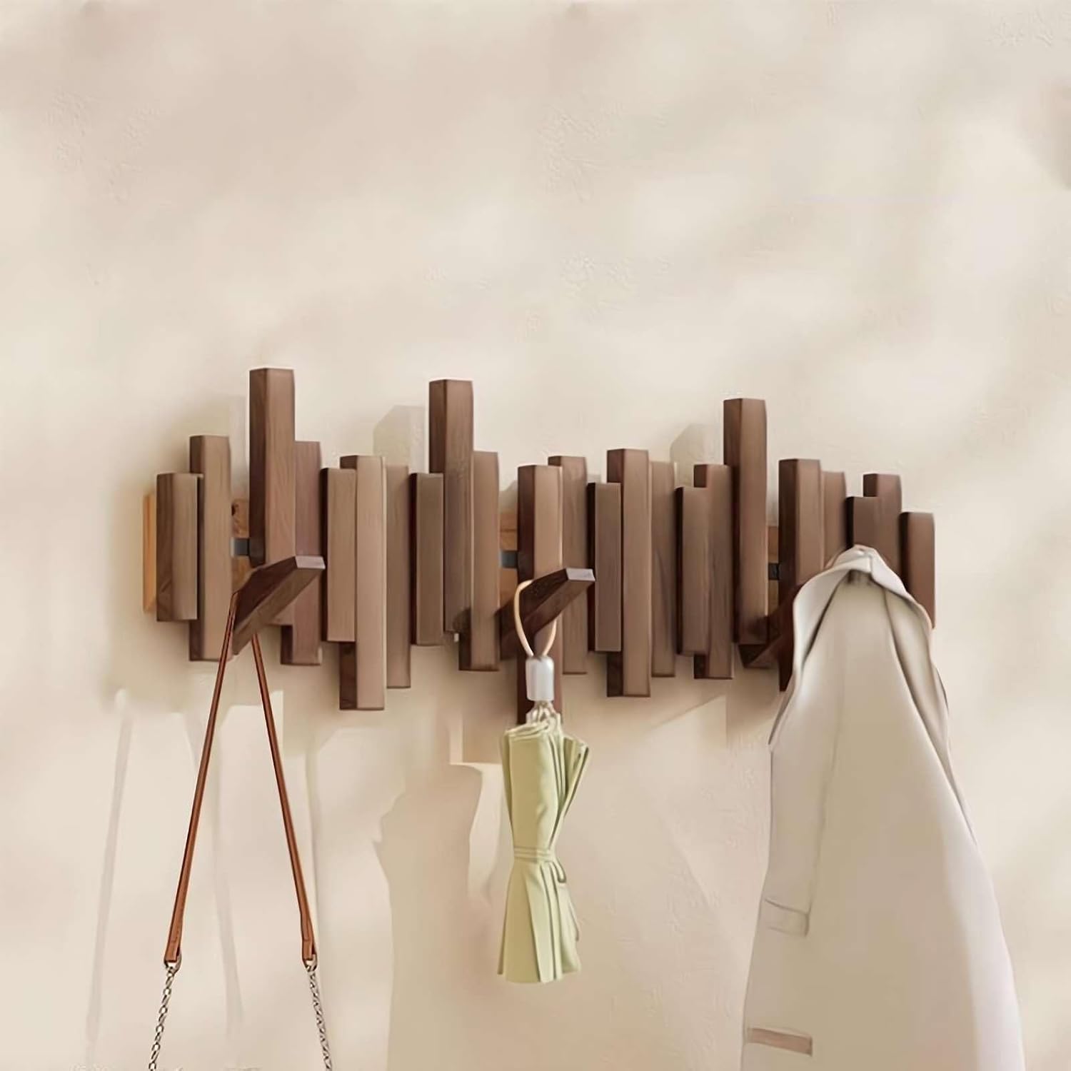Patère murale pliante à crochets magnétiques en bois naturel pour entrée organisée pratique et gain de place | Koossa