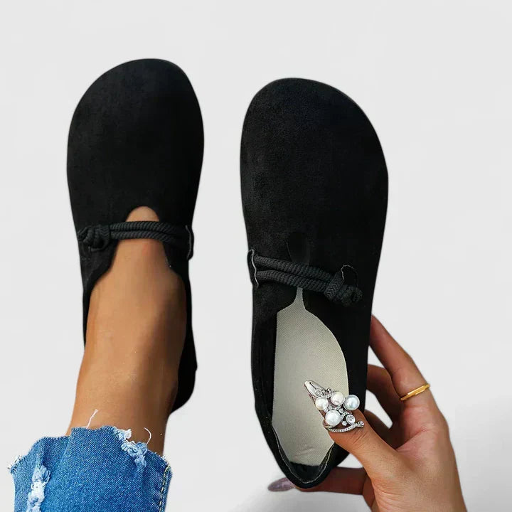 Supportive Lace-Up Leather Loafers in Beige and Black for All-Day Comfort and Refined Style | Koossa