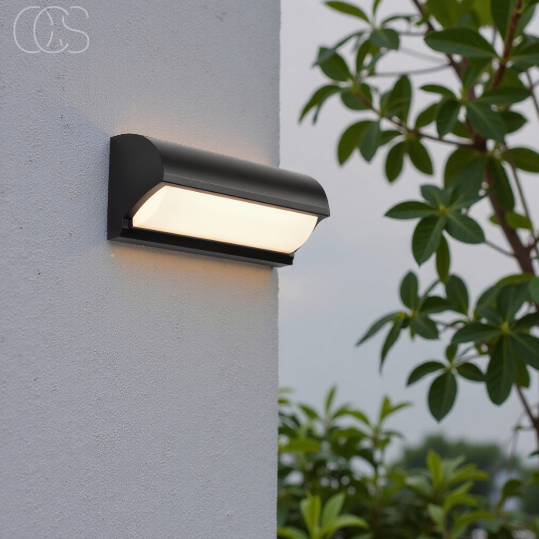 Applique murale LED noire étanche IP65 pour intérieur et extérieur avec éclairage blanc chaud 3000 K design moderne | Koossa