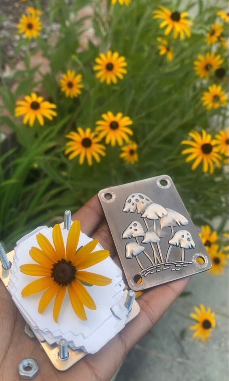 Compact Botanical Flower Press Kit for Crafts, Scrapbooking & Nature Lovers - Portable Metal Plant Presser with Blotting Papers | Lonoma