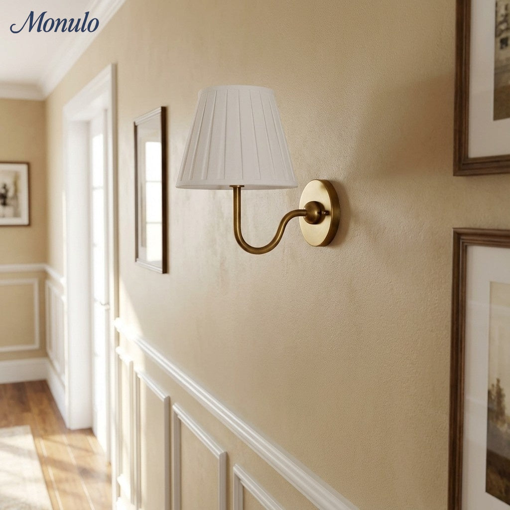 Applique murale élégante à abat-jour plissé en tissu – Éclairage classique et raffiné pour chambre et salon | Koossa