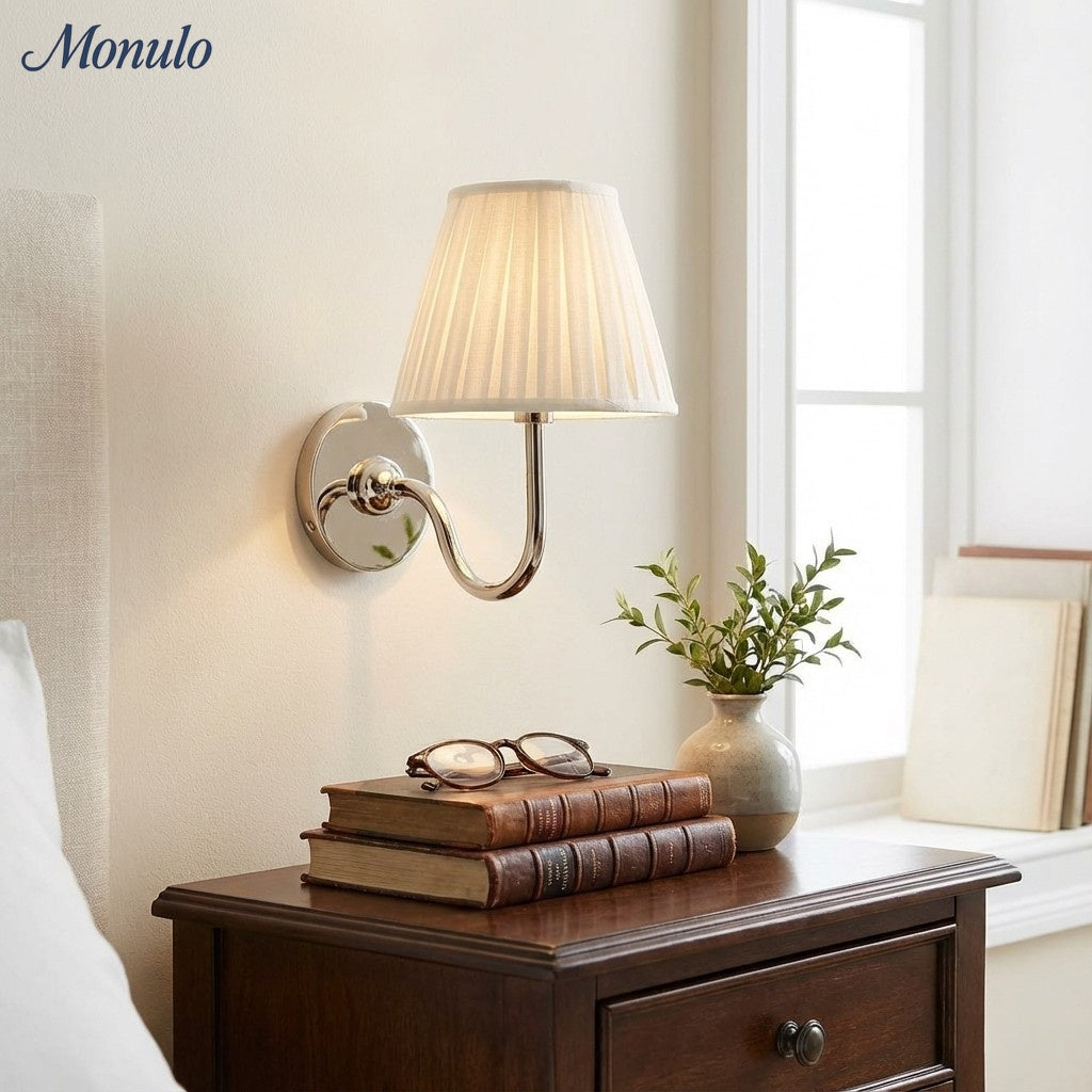 Applique murale élégante à abat-jour plissé en tissu – Éclairage classique et raffiné pour chambre et salon | Koossa