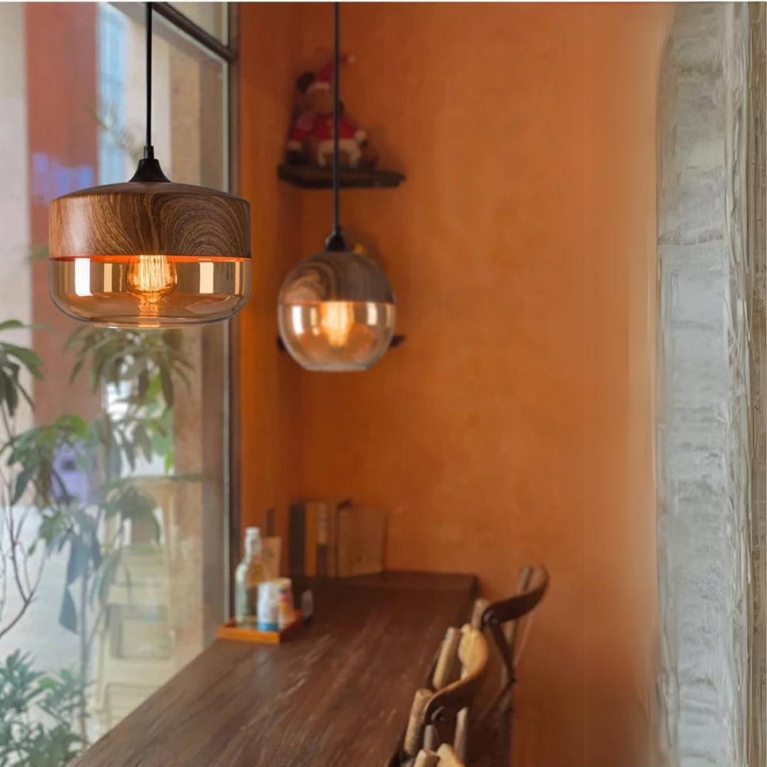 Suspension en Verre Teinté et Métal Effet Bois – Éclairage Ambiance Scandinave Douce pour Salon et Salle à Manger | Koossa
