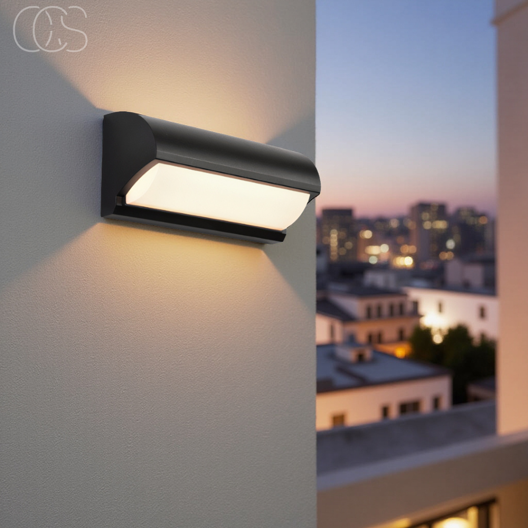 Applique murale LED noire étanche IP65 pour intérieur et extérieur avec éclairage blanc chaud 3000 K design moderne | Koossa