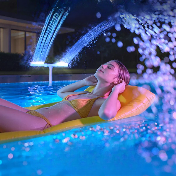 Fontaine Solaire pour Piscine avec Éclairage LED RGB Automatique Effet Eau Lumineuse Nocturne Décoration Jardin | Koossa