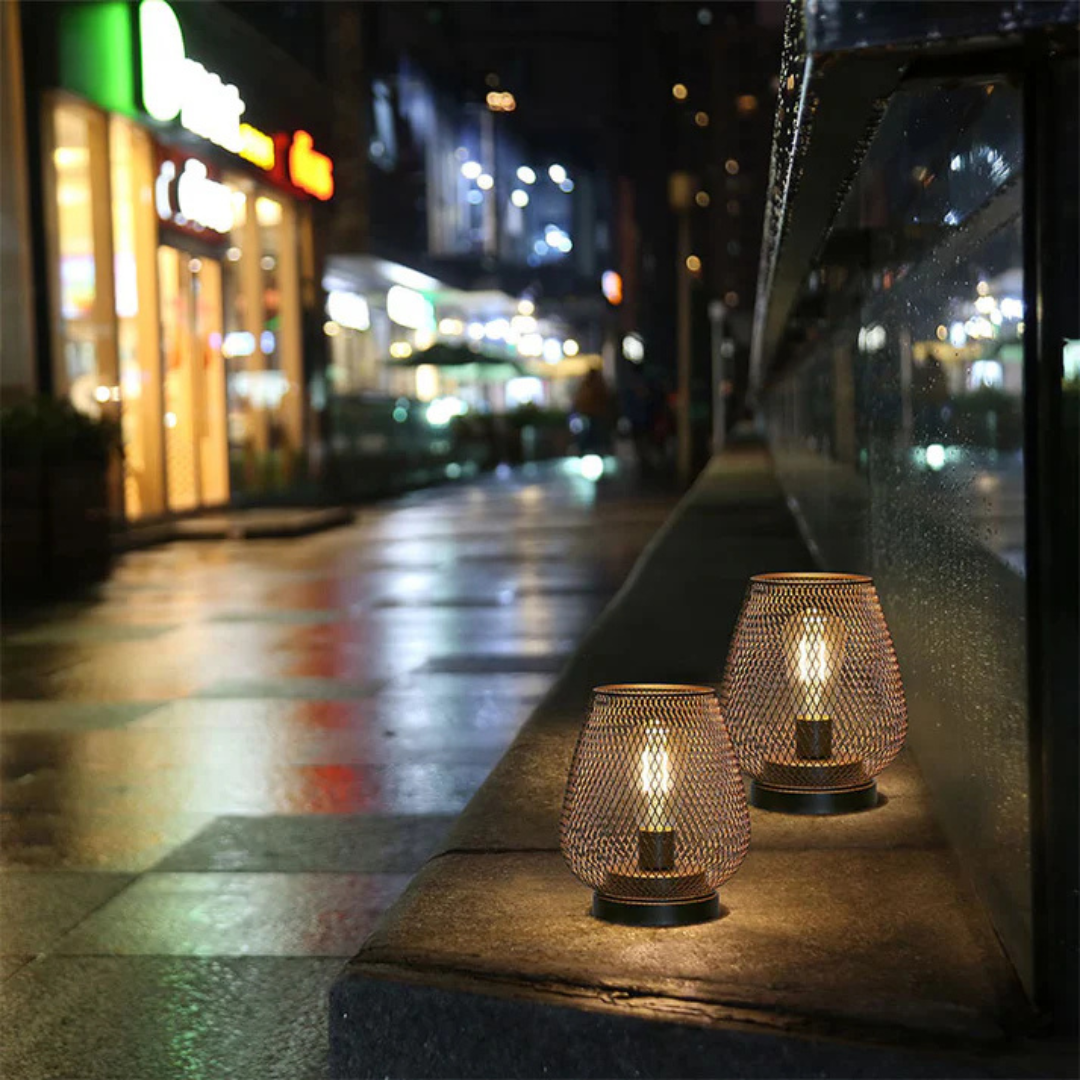 Lampe nomade LED rechargeable métal finition dorée lumière chaleureuse intérieur extérieur terrasse jardin | Koossa