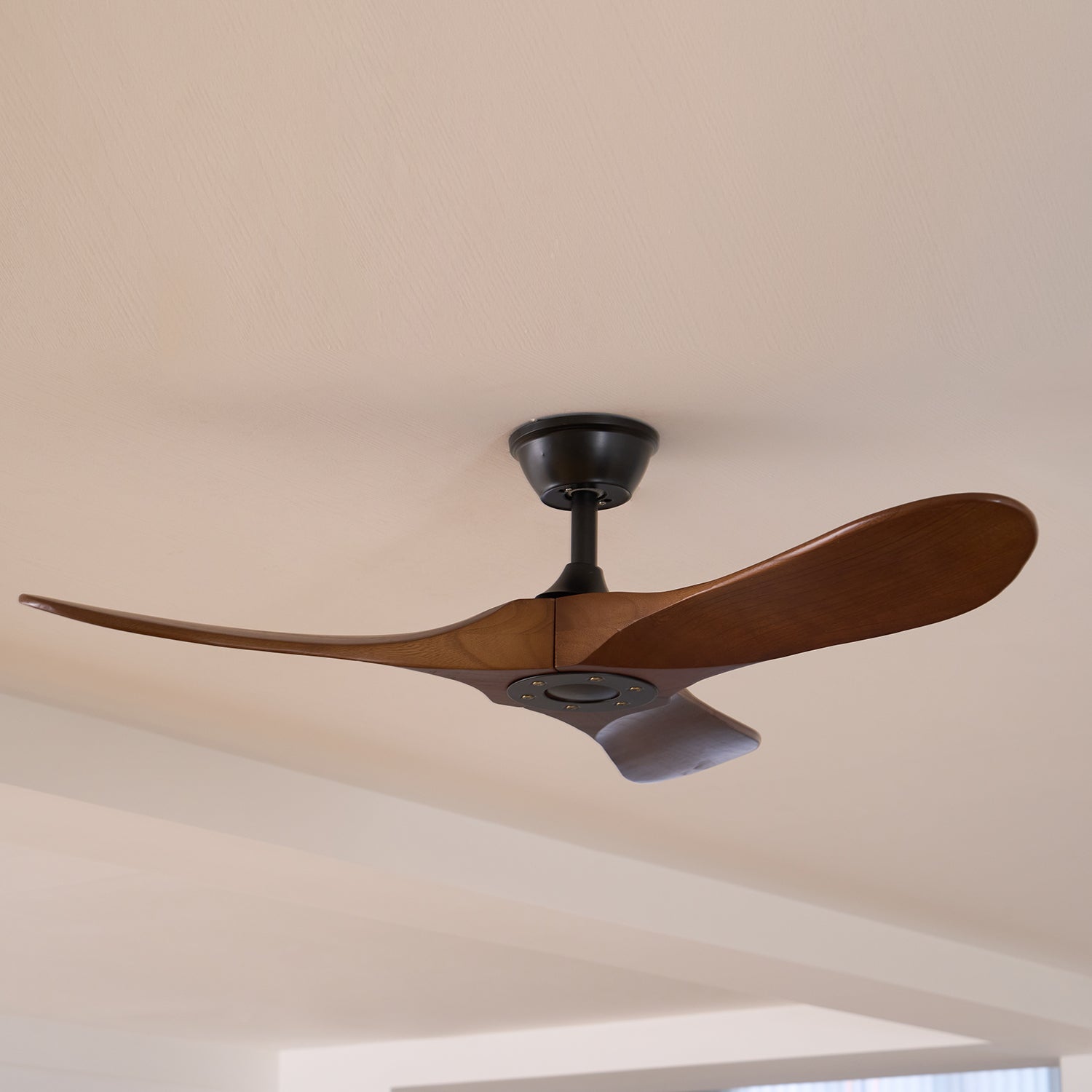 Ventilateur de Plafond Bois Naturel 6 Vitesses Silencieux Design Moderne Salon Chambre Circulation Air | Koossa