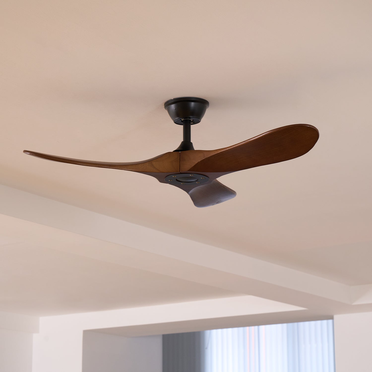 Ventilateur de Plafond Bois Naturel 6 Vitesses Silencieux Design Moderne Salon Chambre Circulation Air | Koossa
