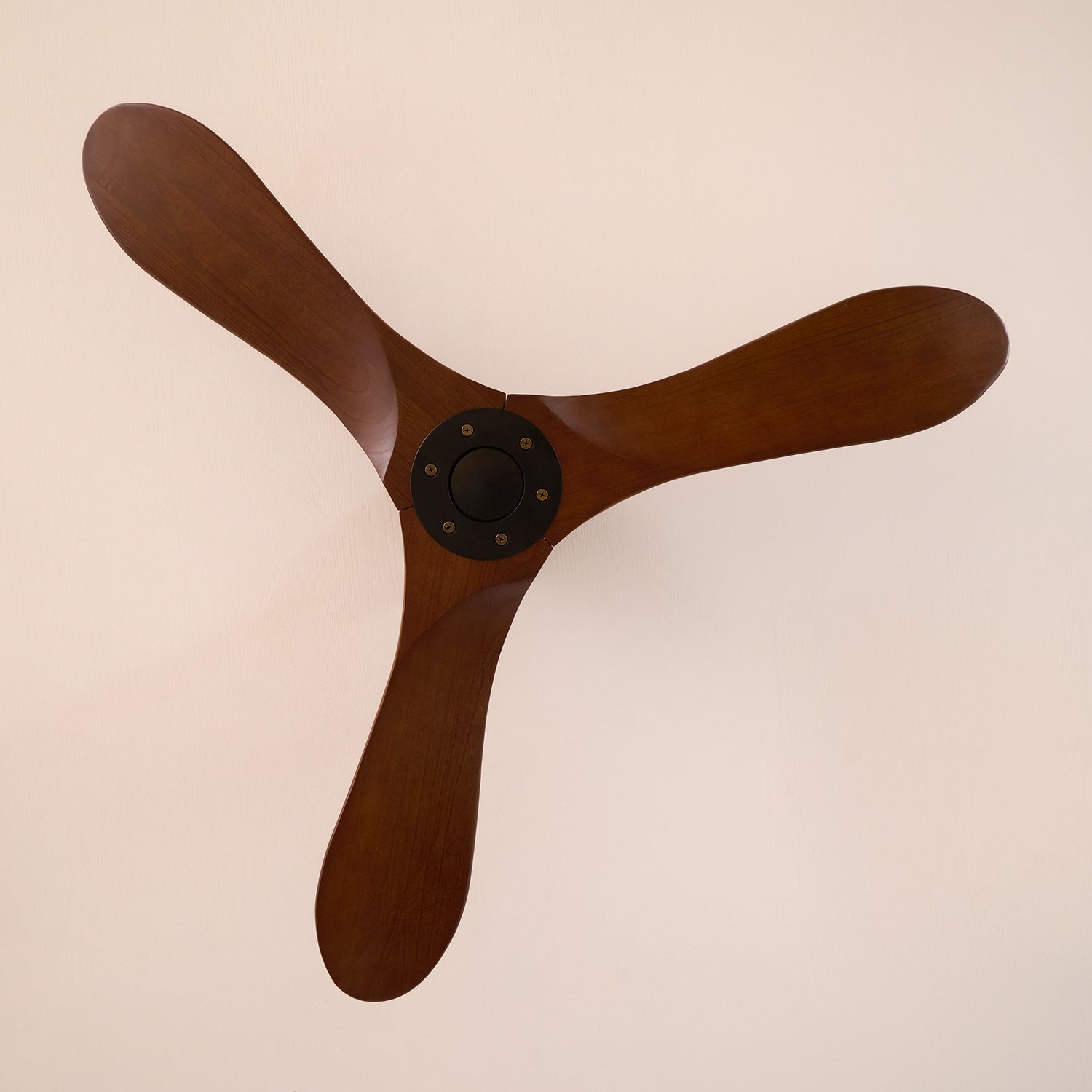 Ventilateur de Plafond Bois Naturel 6 Vitesses Silencieux Design Moderne Salon Chambre Circulation Air | Koossa