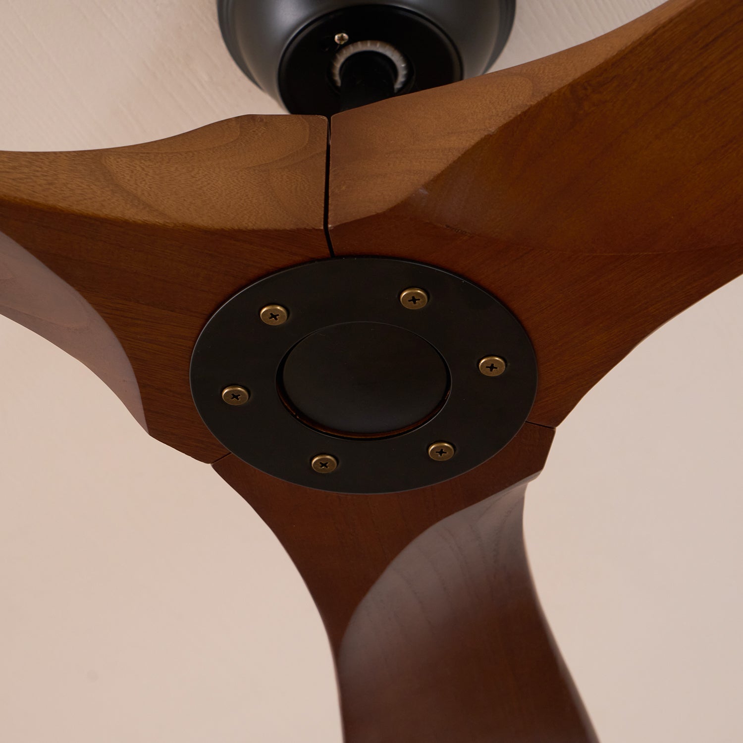 Ventilateur de Plafond Bois Naturel 6 Vitesses Silencieux Design Moderne Salon Chambre Circulation Air | Koossa