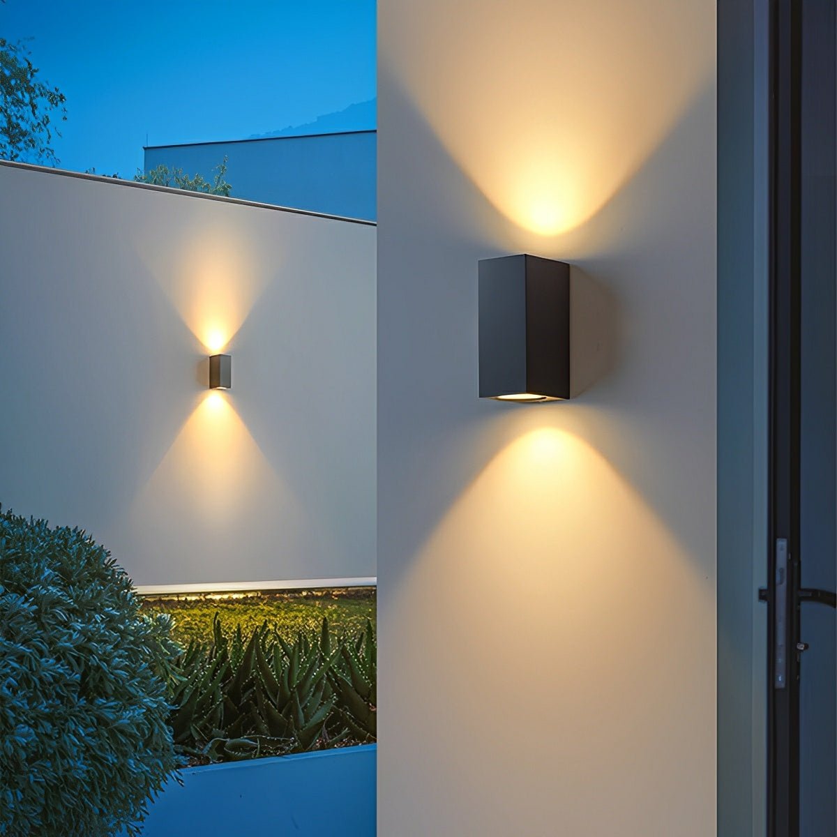 Applique murale extérieure LED carrée double flux lumineux IP65 noir mat éclairage façade terrasse entrée | Koossa