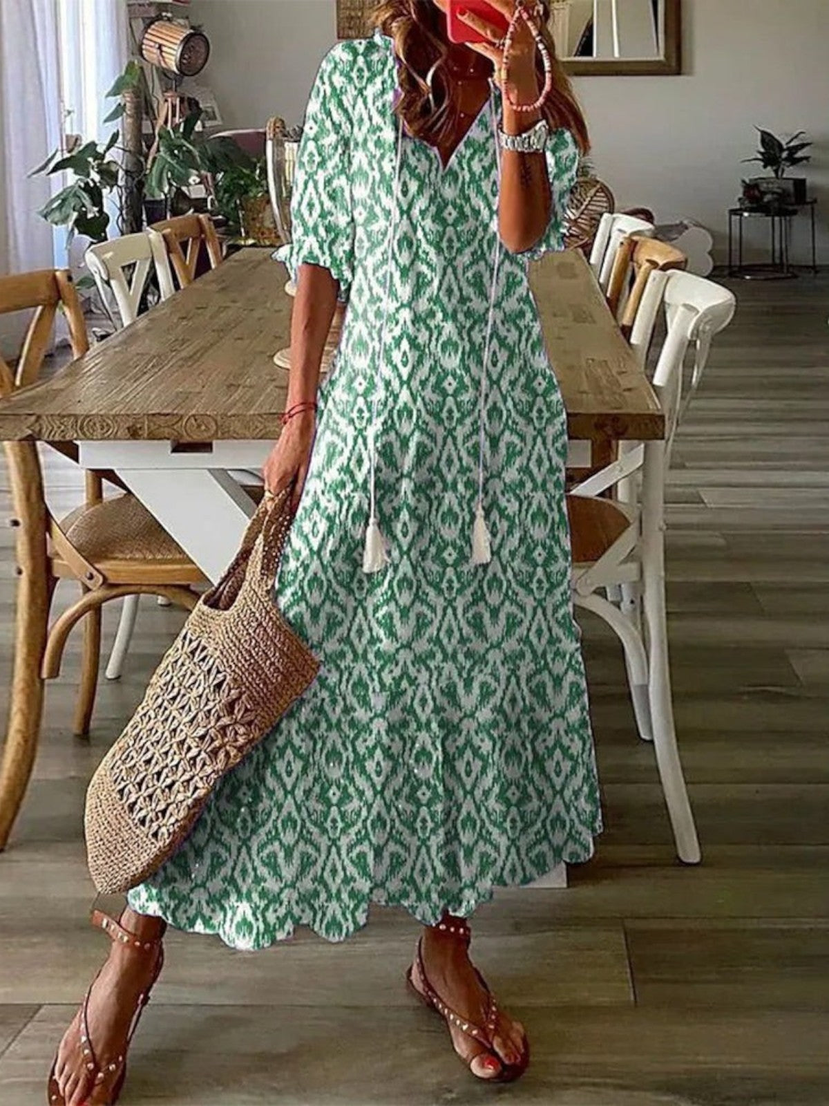 Women's V-Neck Maxi Dress in Vintage-Inspired Print – Flowing Bohemian Summer Dress with Romantic Pattern Detail | Koossa