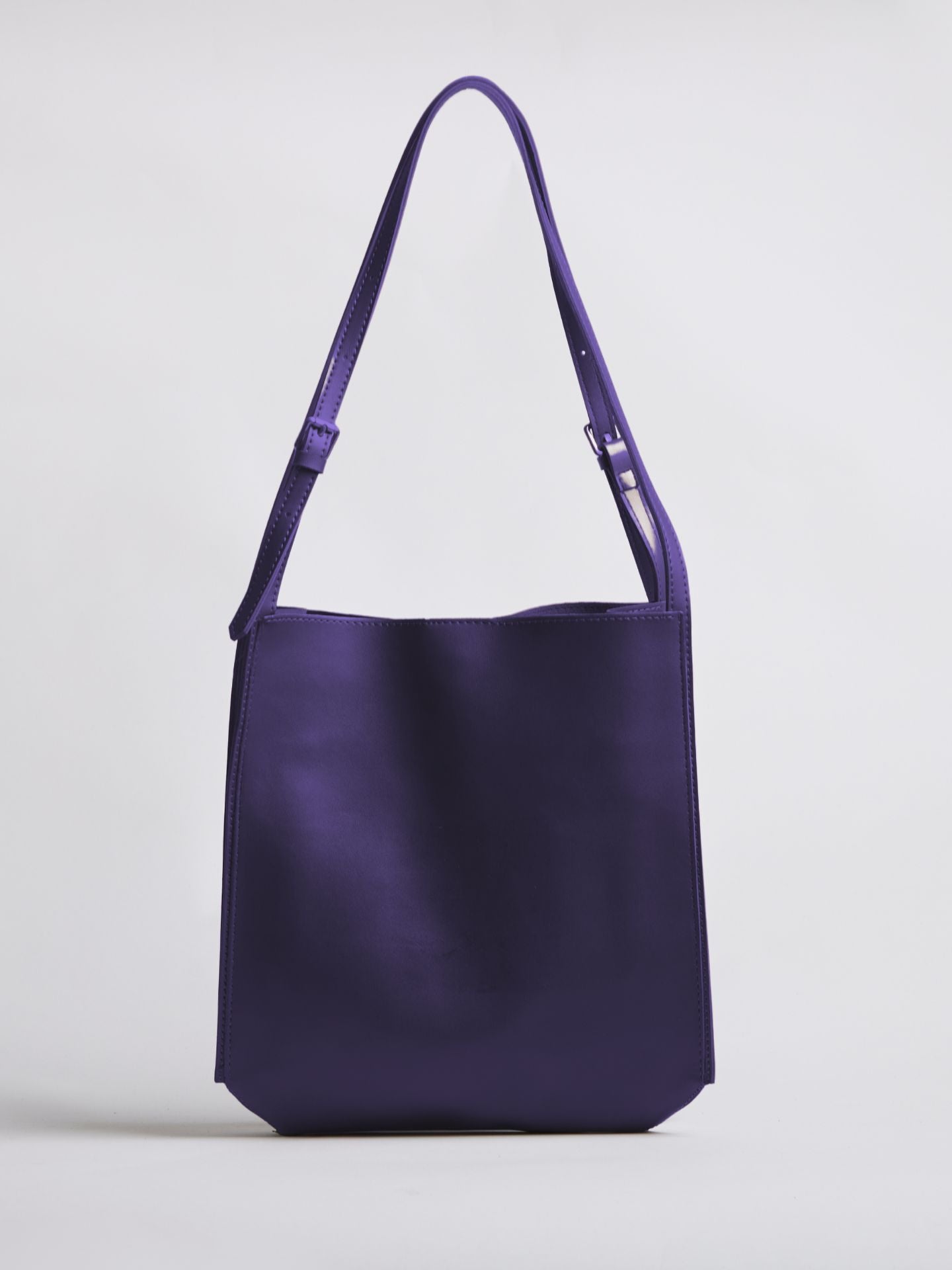 Structured Leather Shoulder Bag with Adjustable Strap and Secure Divider | Koossa