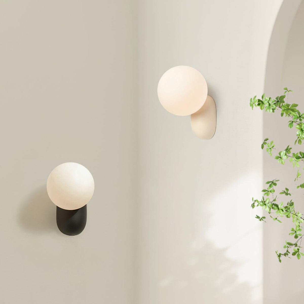 Spherical Resin Wall Light Fixture with Glass Globe – Modern Single-Bulb Sconce for Bathroom, Hallway, Bedroom – Dimmable G9 Socket | Lonoma