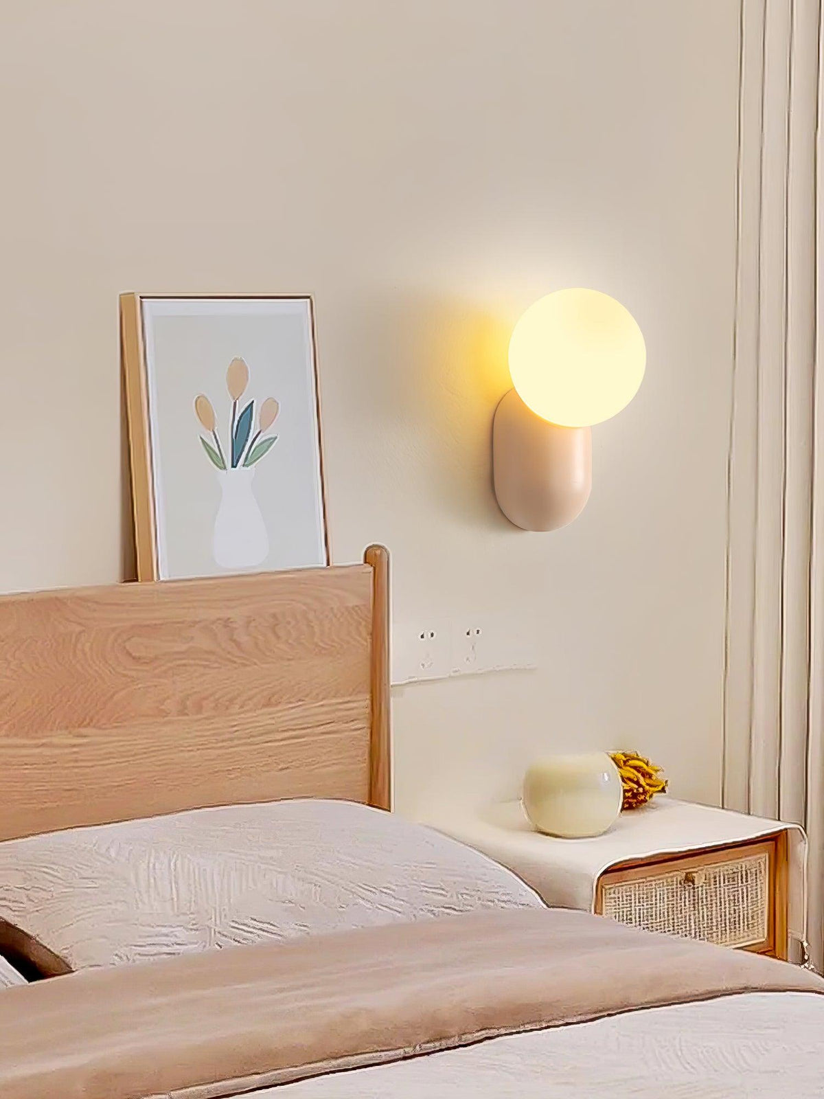 Spherical Resin Wall Light Fixture with Glass Globe – Modern Single-Bulb Sconce for Bathroom, Hallway, Bedroom – Dimmable G9 Socket | Lonoma