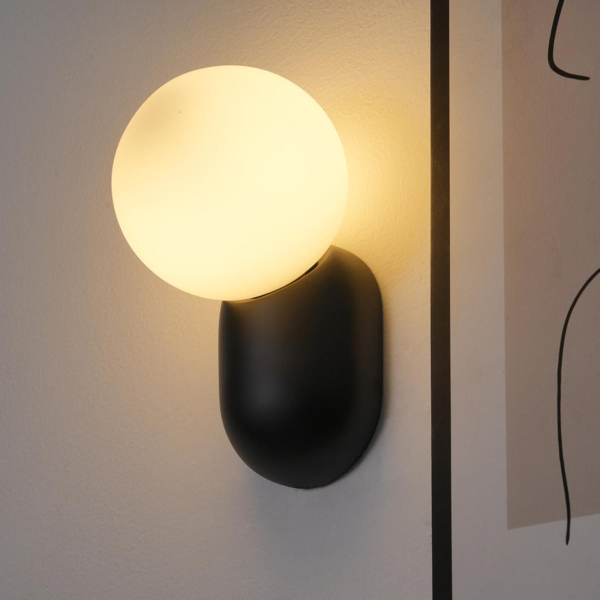Spherical Resin Wall Light Fixture with Glass Globe – Modern Single-Bulb Sconce for Bathroom, Hallway, Bedroom – Dimmable G9 Socket | Lonoma