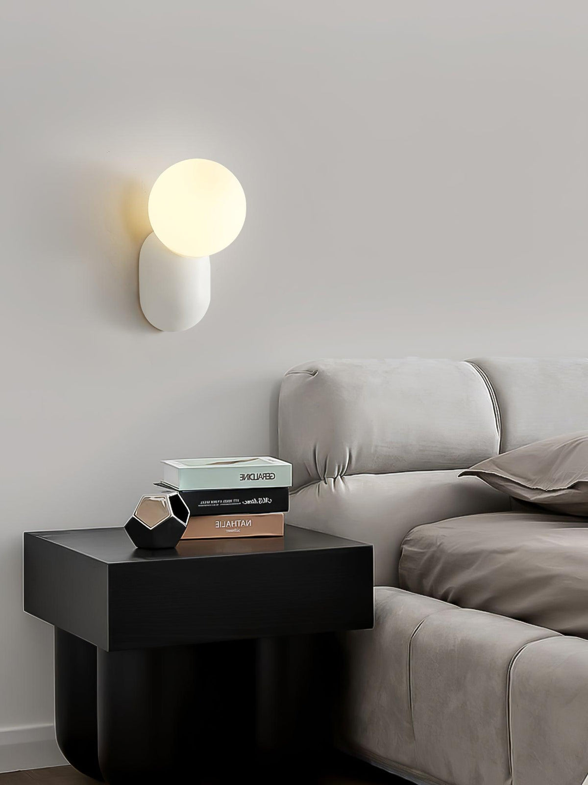 Spherical Resin Wall Light Fixture with Glass Globe – Modern Single-Bulb Sconce for Bathroom, Hallway, Bedroom – Dimmable G9 Socket | Lonoma
