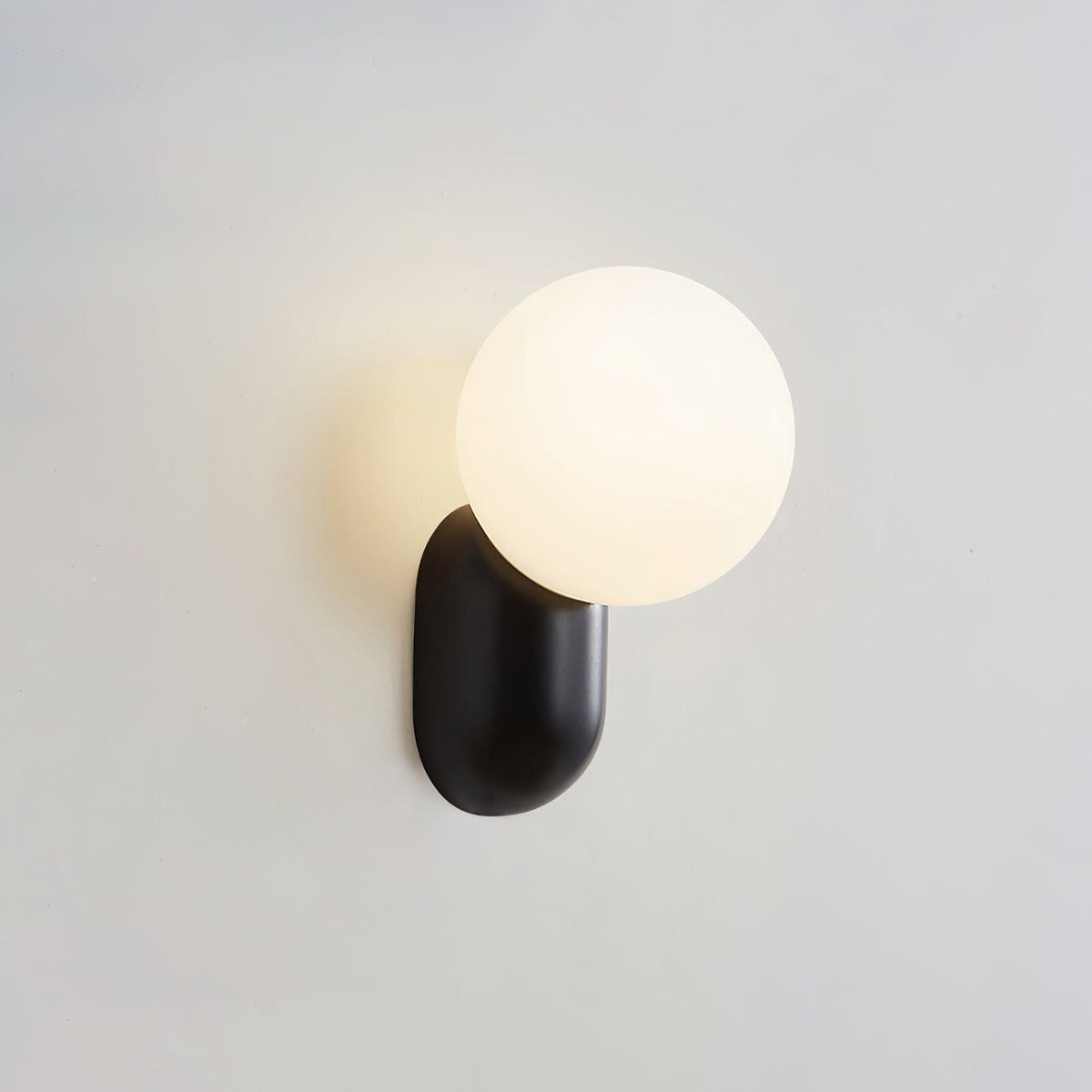 Spherical Resin Wall Light Fixture with Glass Globe – Modern Single-Bulb Sconce for Bathroom, Hallway, Bedroom – Dimmable G9 Socket | Lonoma