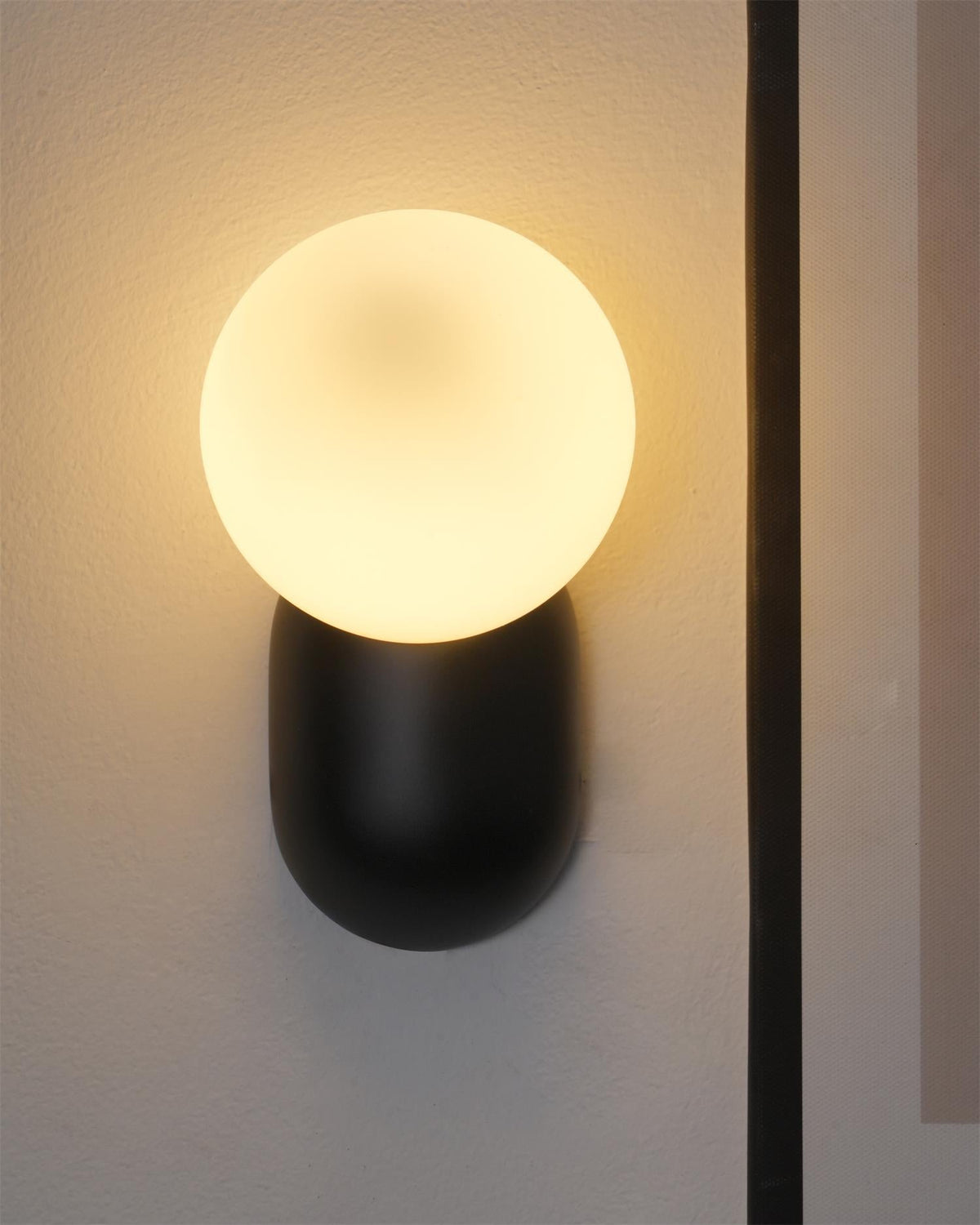 Spherical Resin Wall Light Fixture with Glass Globe – Modern Single-Bulb Sconce for Bathroom, Hallway, Bedroom – Dimmable G9 Socket | Lonoma