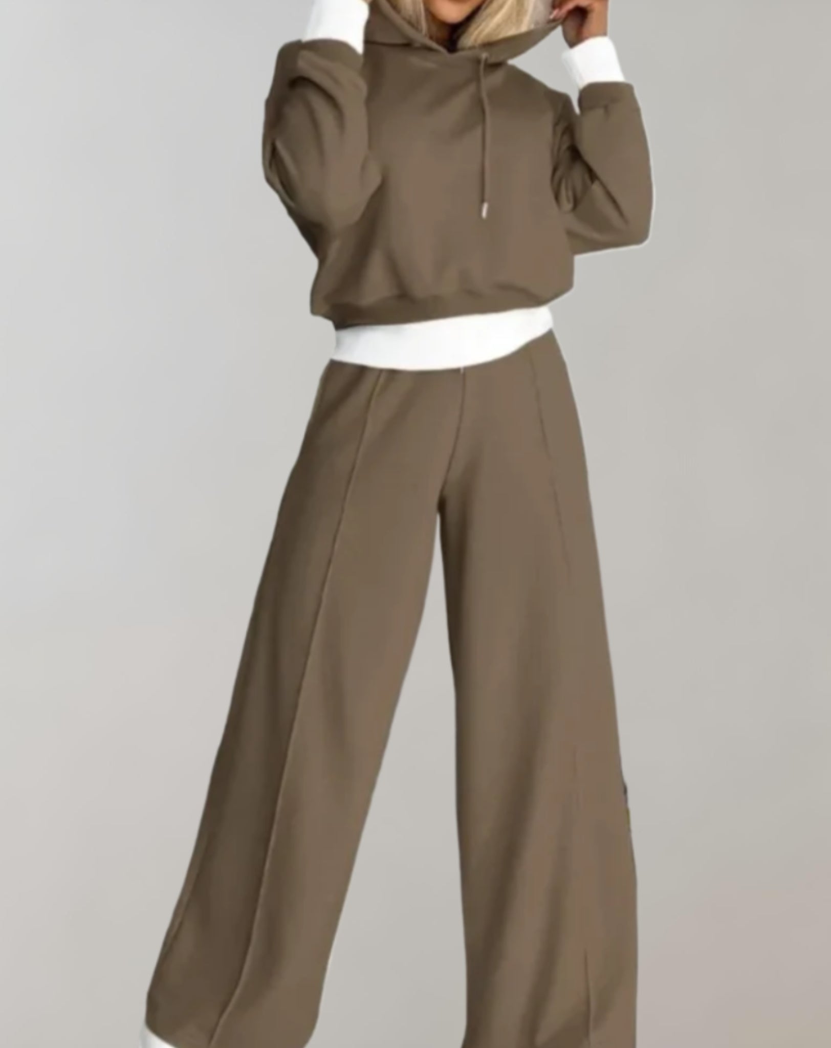 Women's Relaxed Lounge Set in Wide-Leg Trousers and Cropped Hoodie | Koossa
