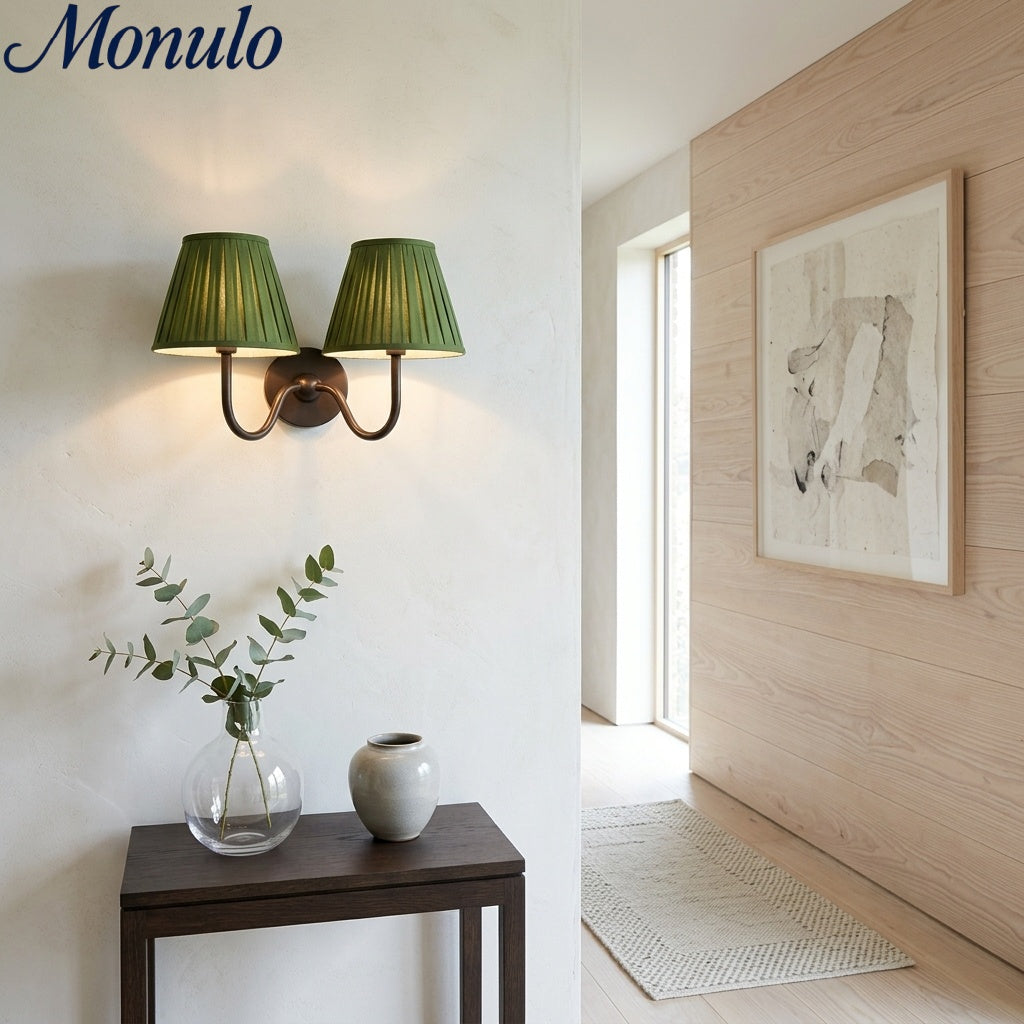 Applique murale élégante à abat-jour plissé en tissu – Éclairage classique et raffiné pour chambre et salon | Koossa