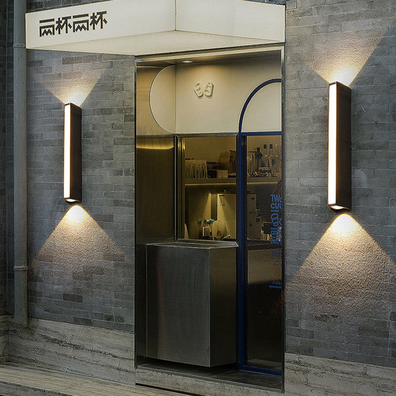 Applique murale LED extérieure étanche noire en aluminium IP65 pour terrasse jardin balcon moderne design | Koossa