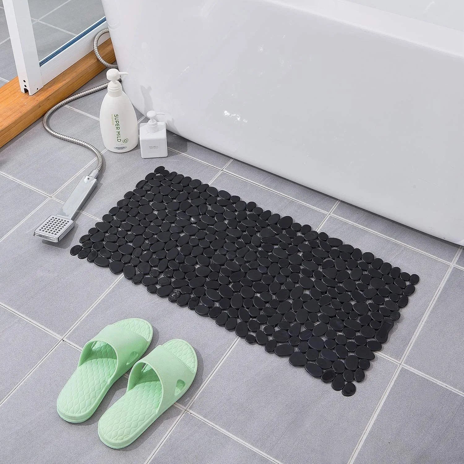 Tapis de douche antidérapant texture galets naturels confort massage pieds pour salle de bains sécurisée | Koossa