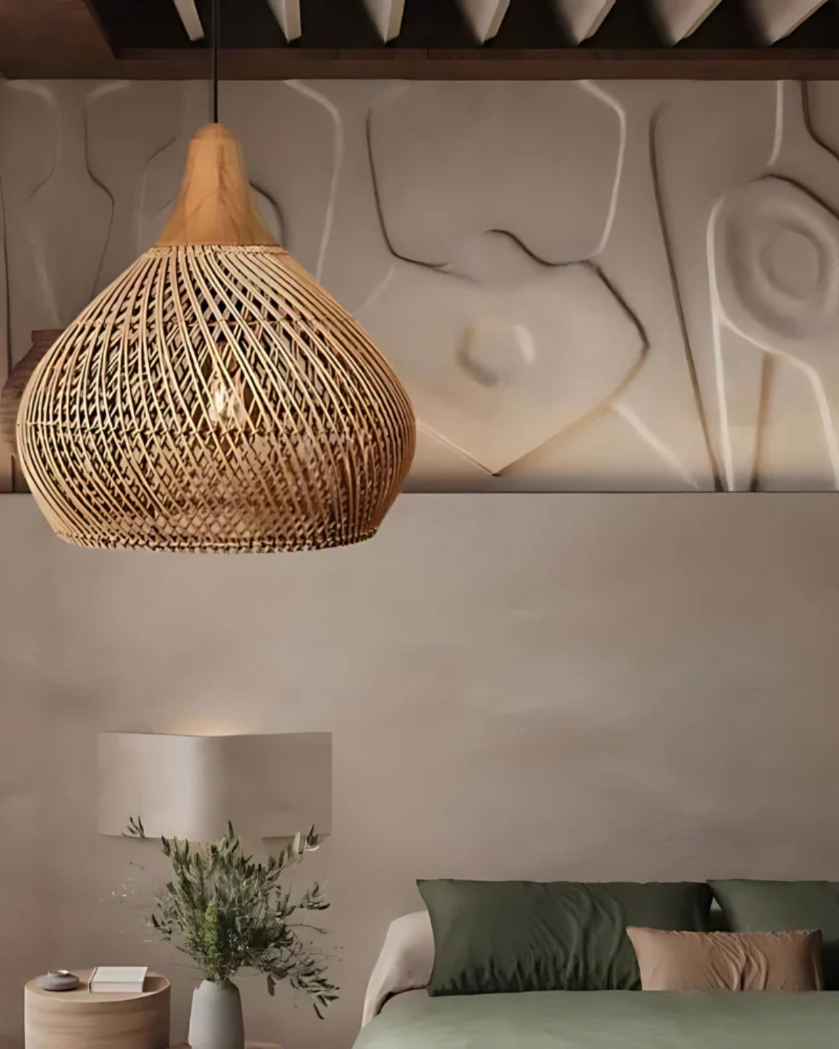 Suspension en rotin tressé main ambiance bohème pour salle à manger et salon avec lumière douce et chaleureuse | Koossa