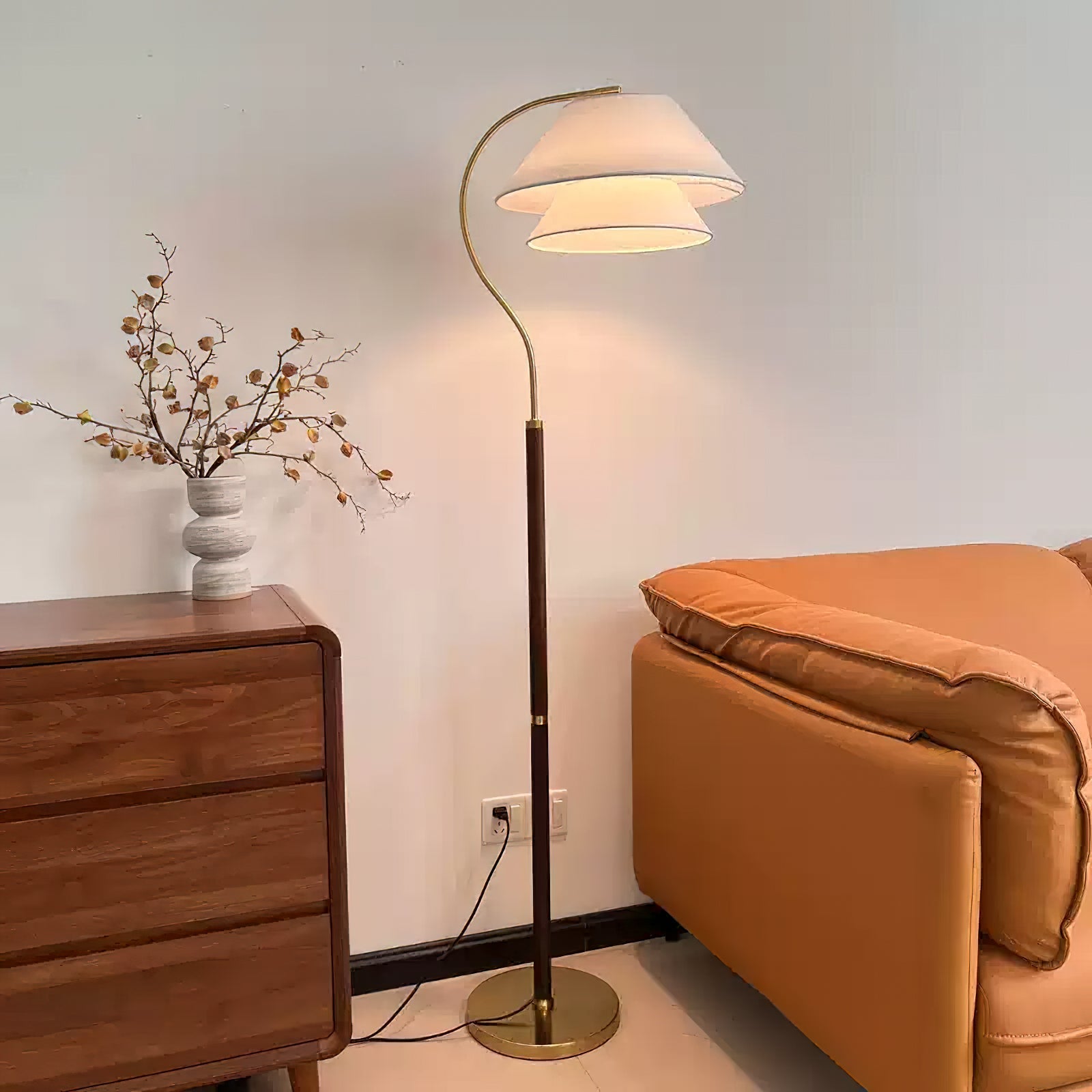 Lampadaire double abat-jour tissu lin et bois 155 cm design élégant salon chambre lumière douce ambiance | Koossa