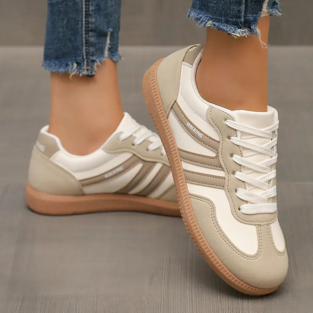 Women's Lace-Up Low-Top Trainers in Leather — Everyday Comfort and Timeless Design for Smart-Casual Wardrobes, Weekend Errands, and Coffee Dates | Koossa